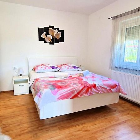Apartments Pinezic Skrbcici Luaran gambar