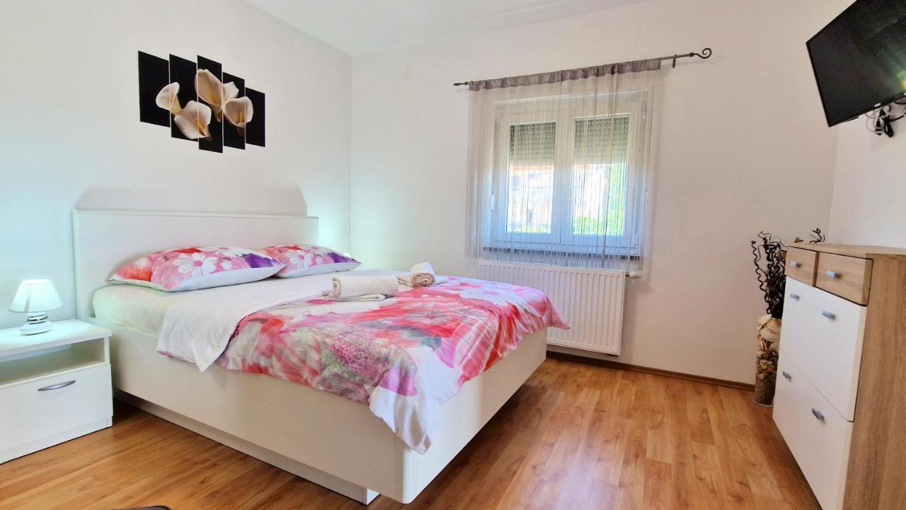 Apartments Pinezic Skrbcici Luaran gambar