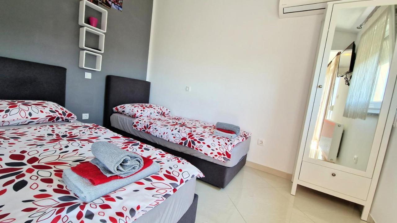 Apartments Pinezic Skrbcici Luaran gambar