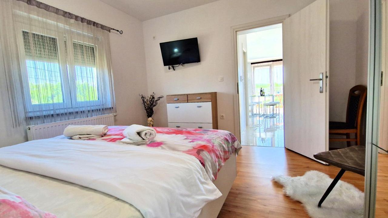 Apartments Pinezic Skrbcici Luaran gambar