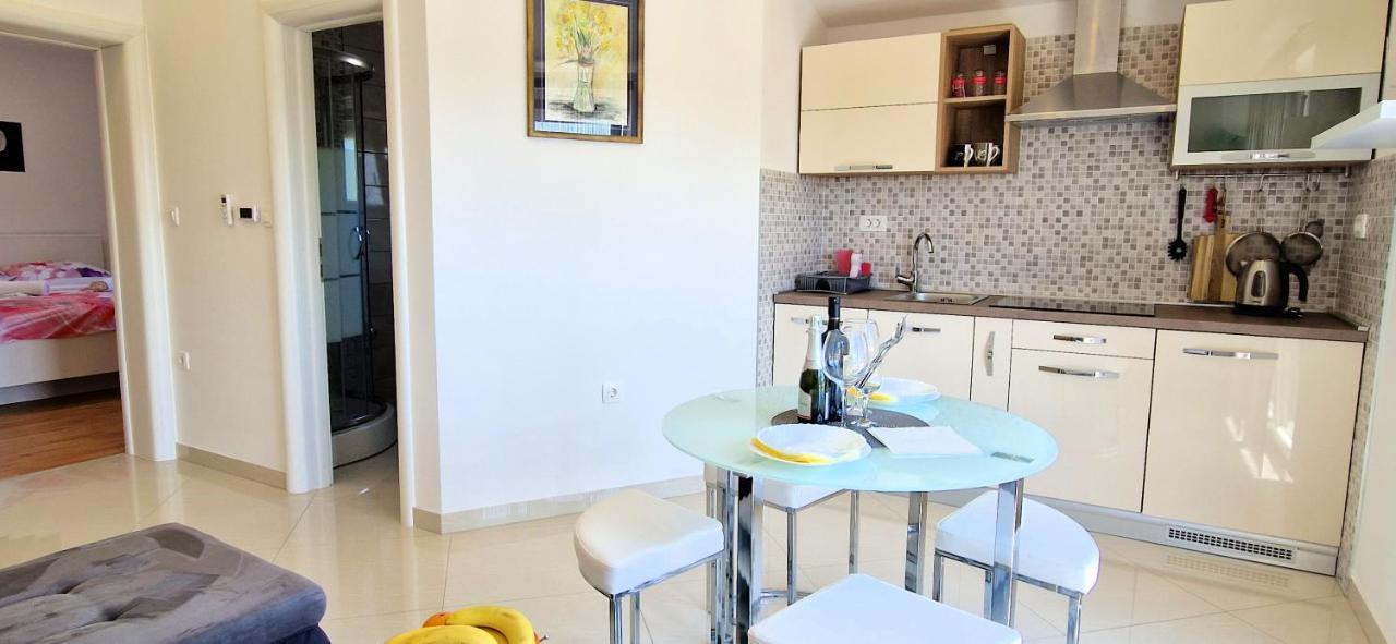 Apartments Pinezic Skrbcici Luaran gambar