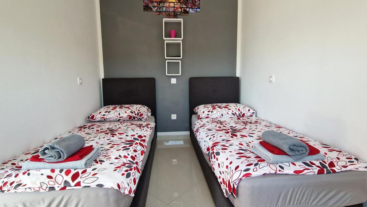 Apartments Pinezic Skrbcici Luaran gambar