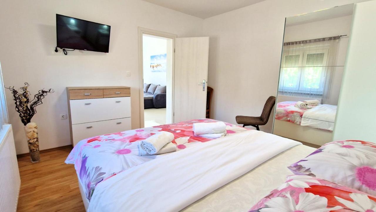 Apartments Pinezic Skrbcici Luaran gambar